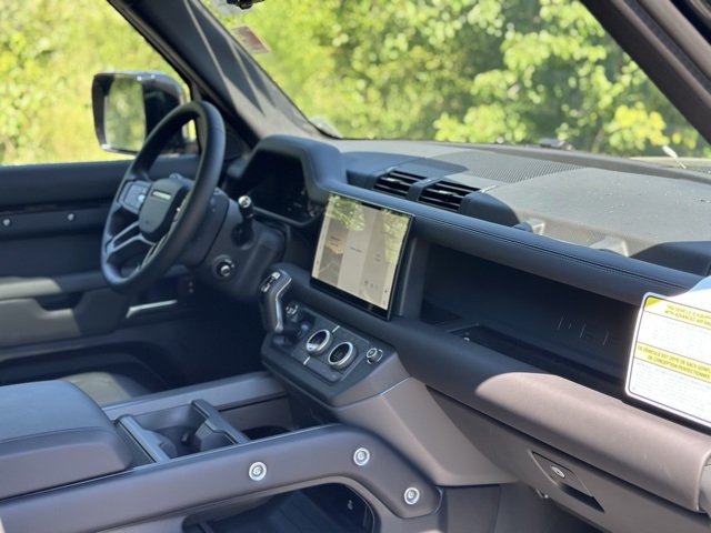 2025 Land Rover Defender 130 X-Dynamic SE photo 20