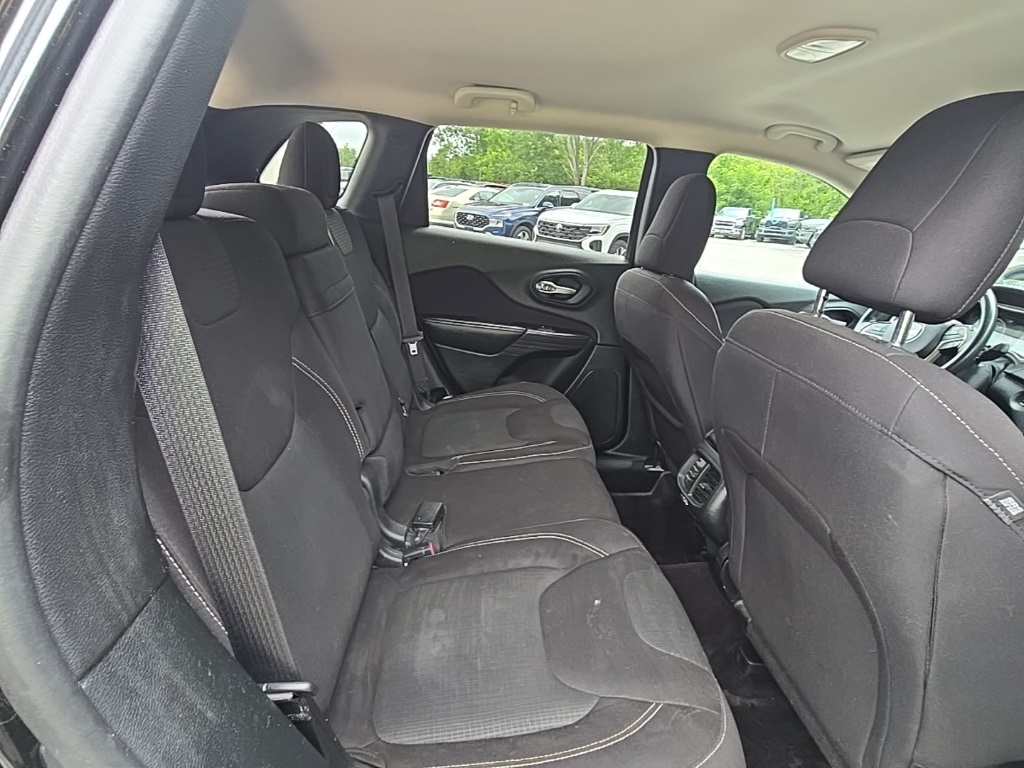 2016 Jeep Cherokee Latitude photo 12
