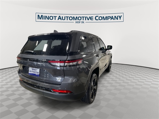 2025 Jeep Grand Cherokee Laredo Altitude photo 8