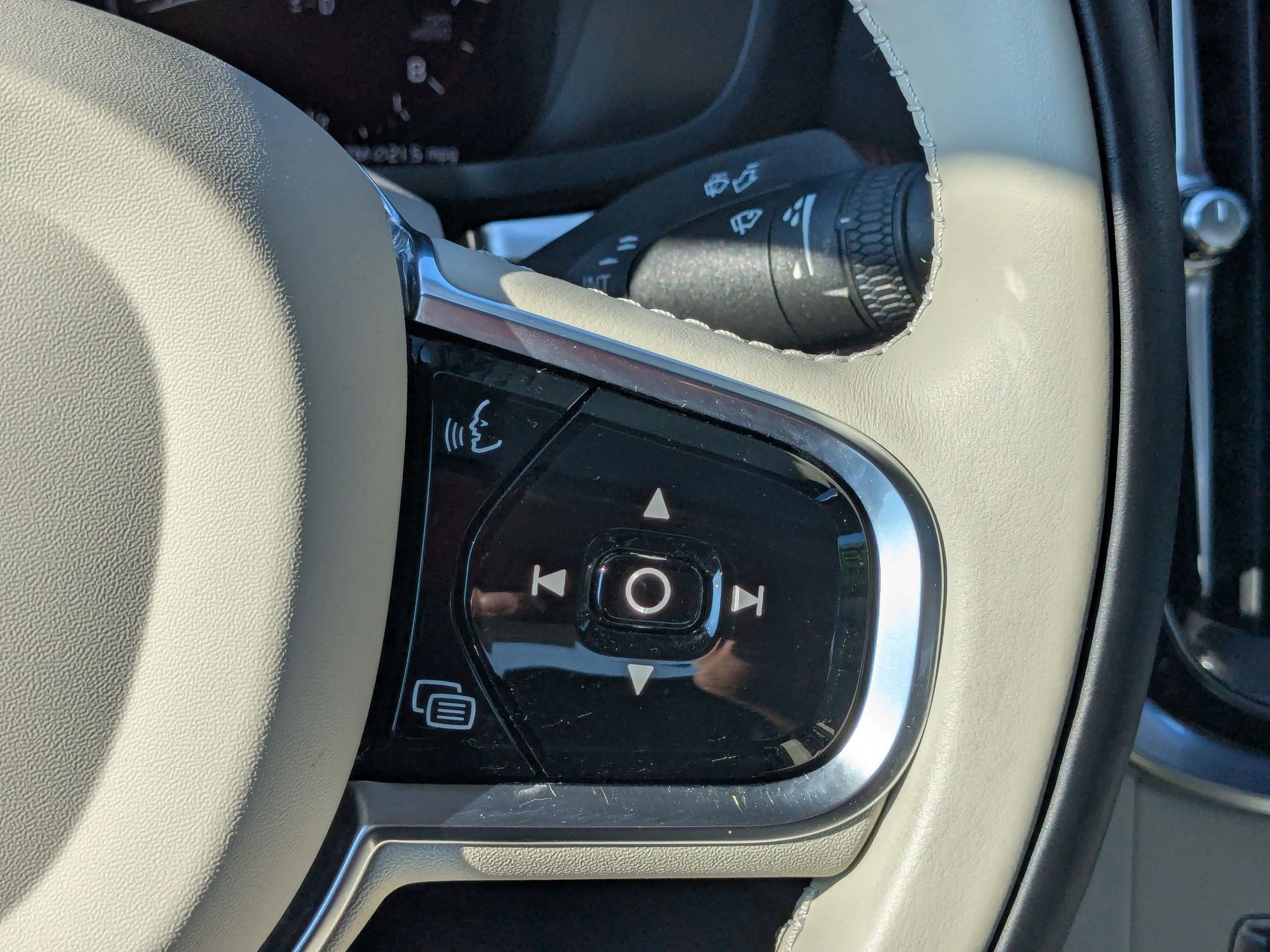 2021 Volvo S60 Momentum photo 18