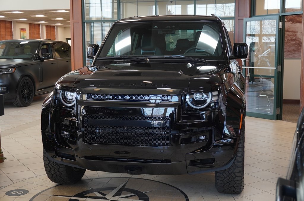 2026 Land Rover Defender OCTA Black's photo