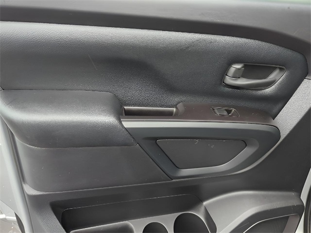 2019 Nissan Titan S Crew Cab photo 23