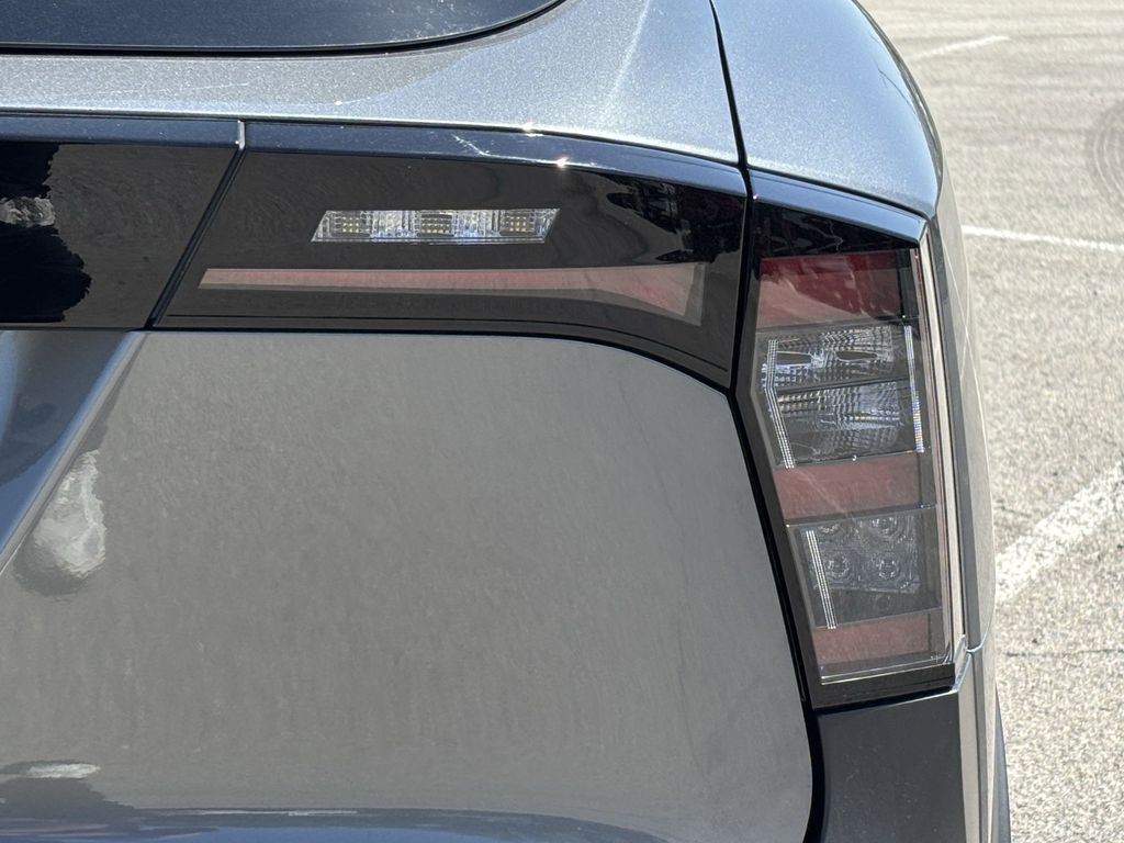 2025 Nissan Kicks SR photo 6