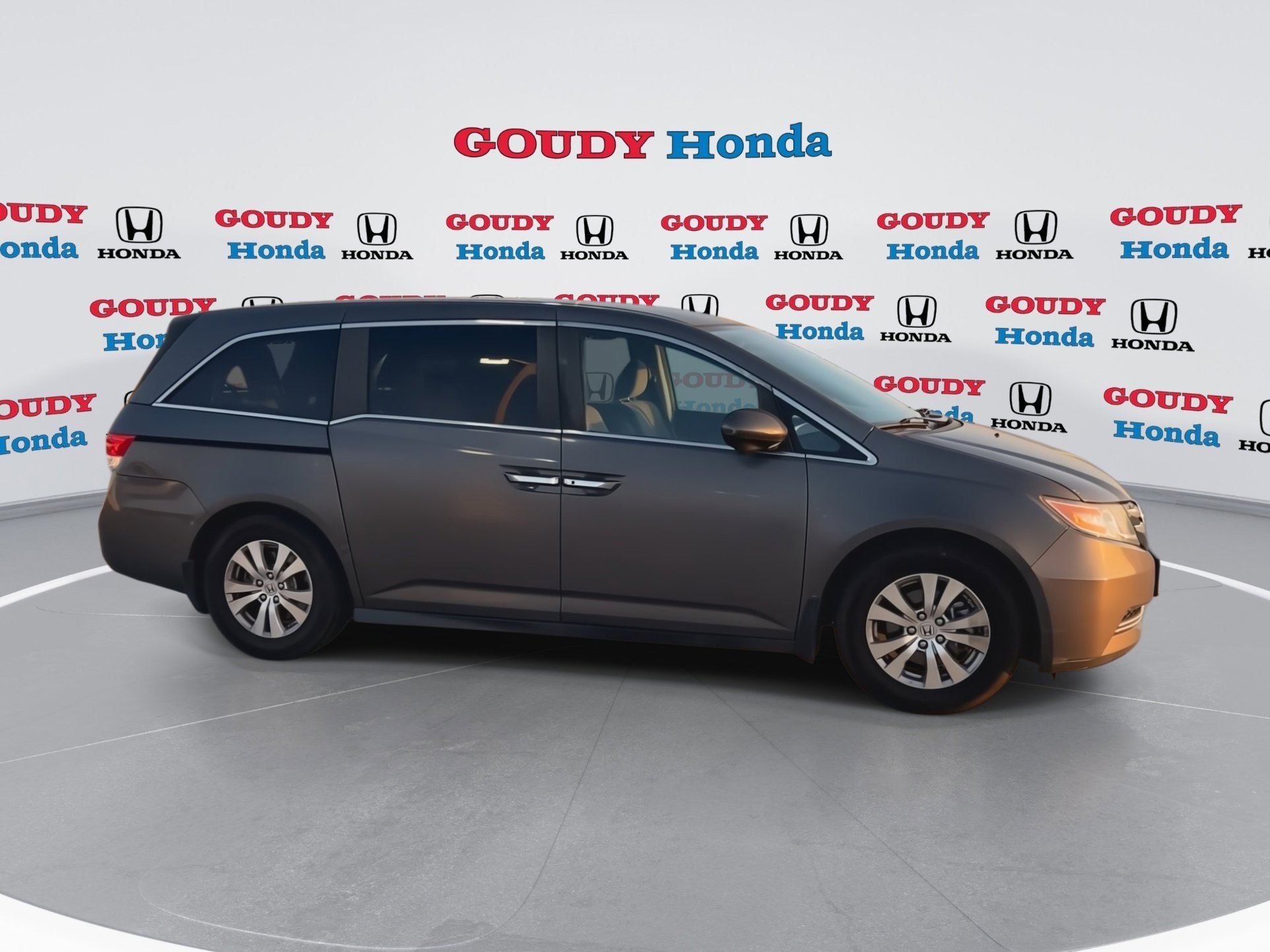 2016 Honda Odyssey SE photo 2