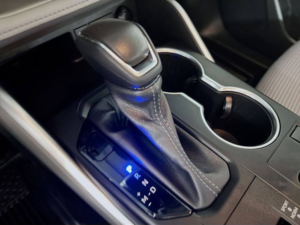 2023 Toyota Highlander L photo 16