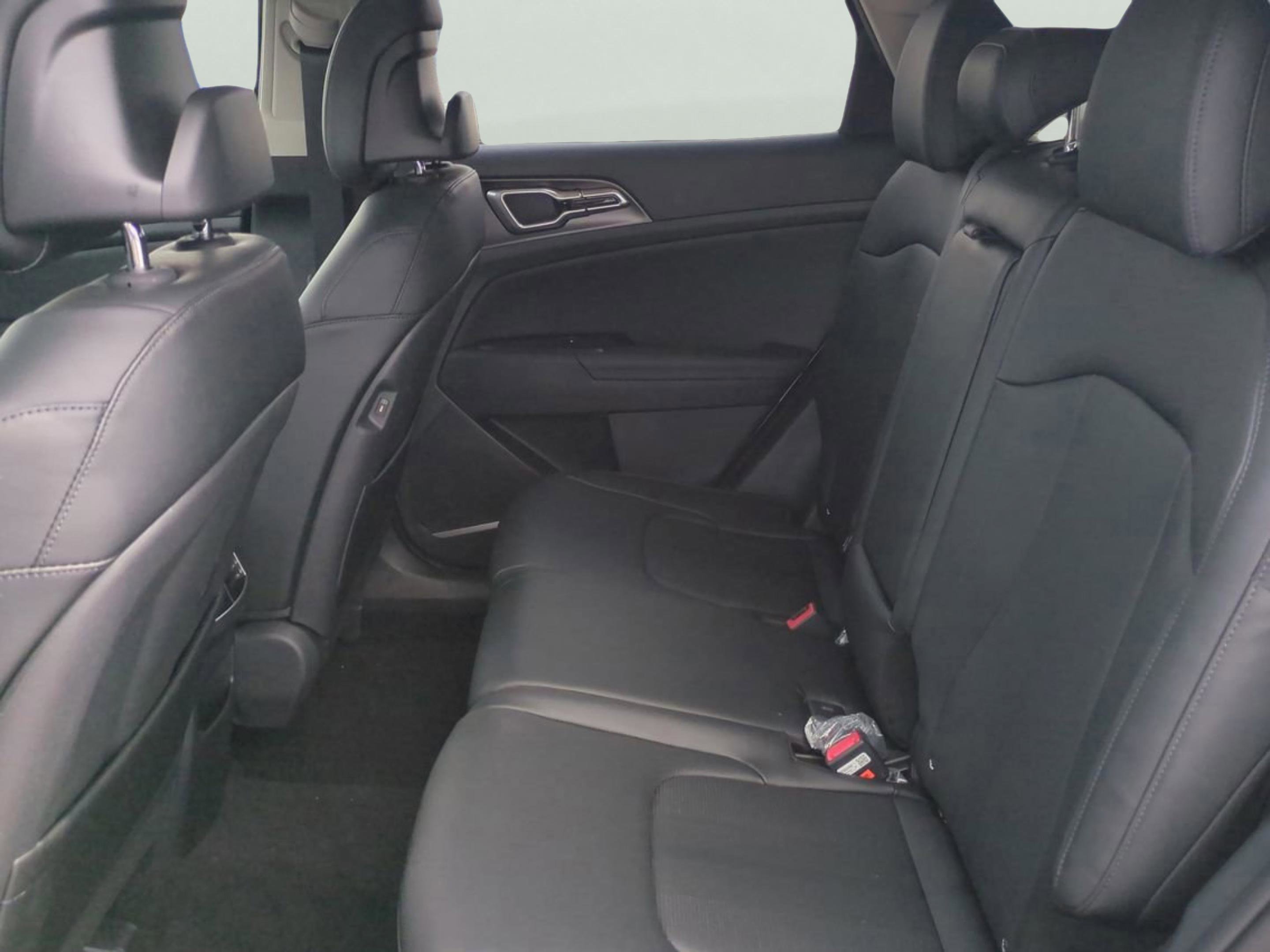 2026 Kia Sportage EX photo 12