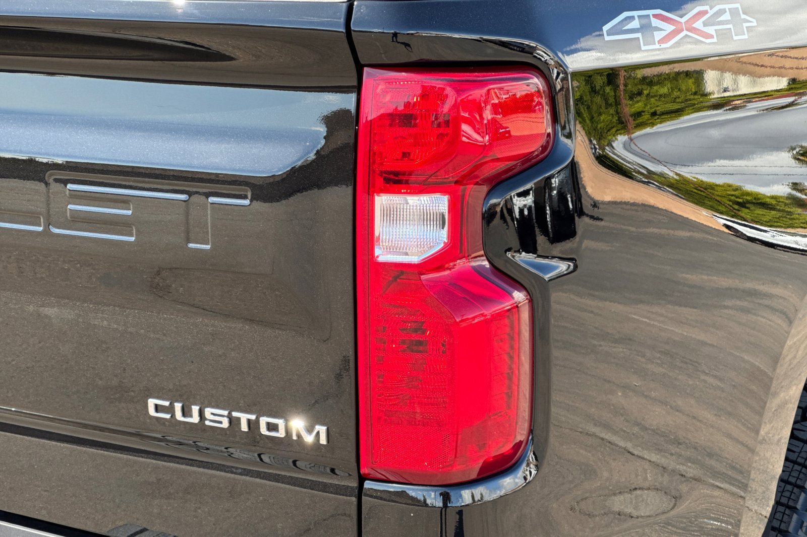 2025 Chevrolet Silverado 1500 Custom photo 25