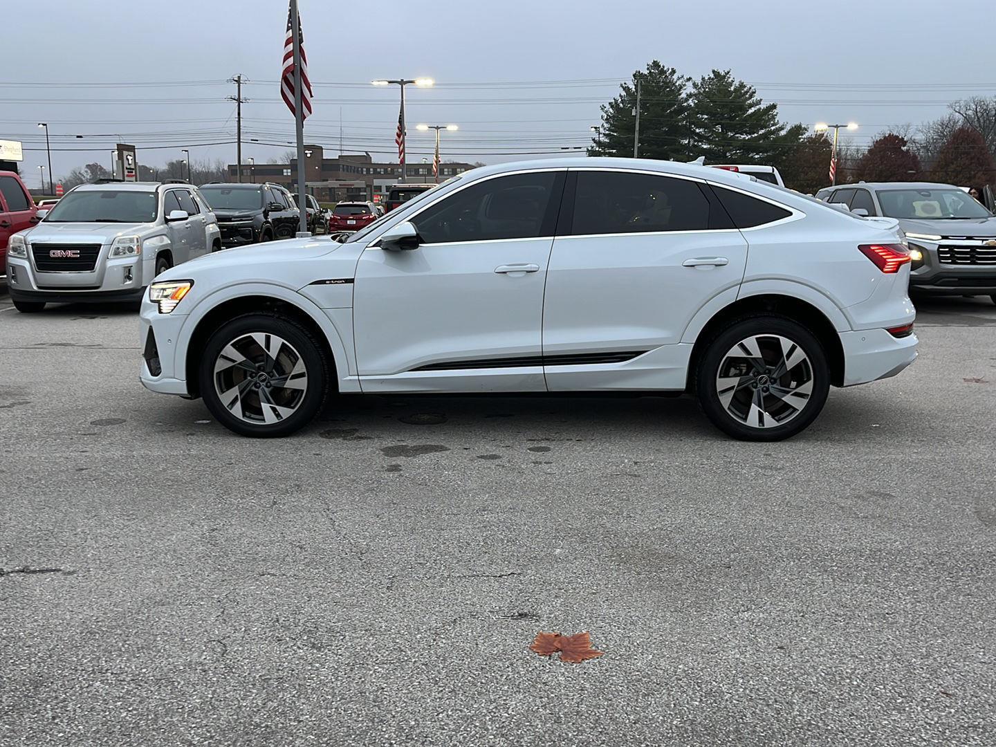 2022 Audi e-tron Sportback S line Premium Plus photo 2