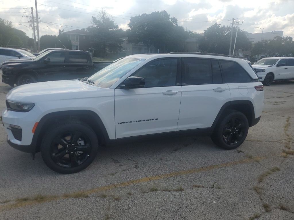 2025 Jeep Grand Cherokee Limited photo 4