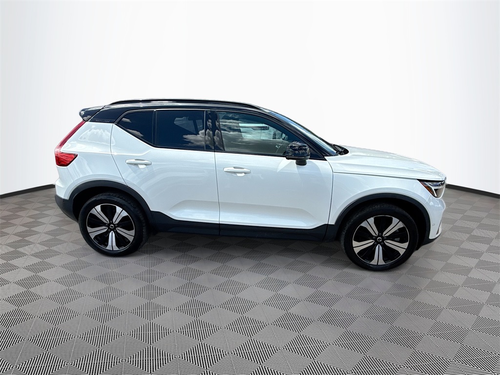 2023 Volvo XC40 Recharge Twin Plus photo 4