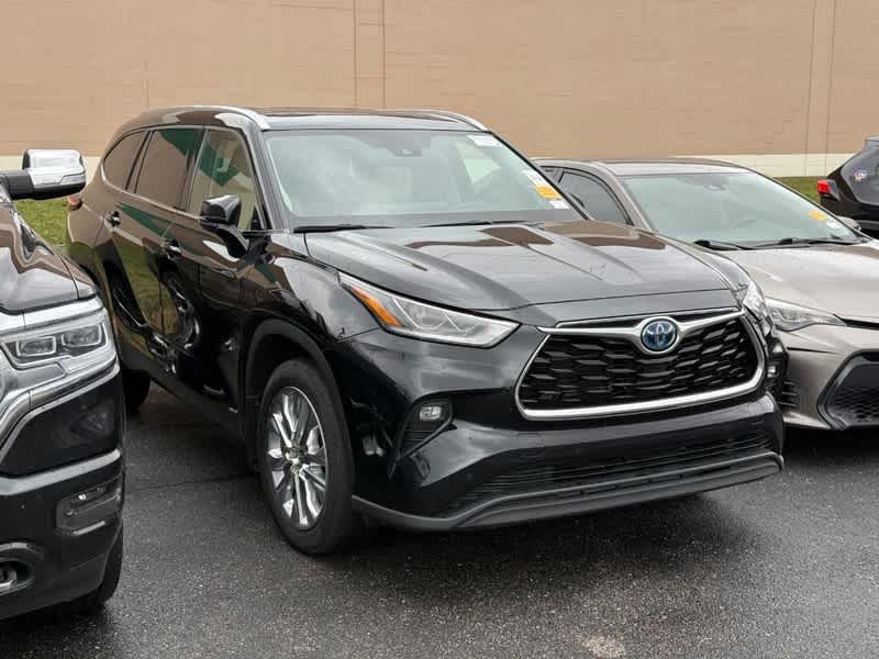 2023 Toyota Highlander Limited's photo