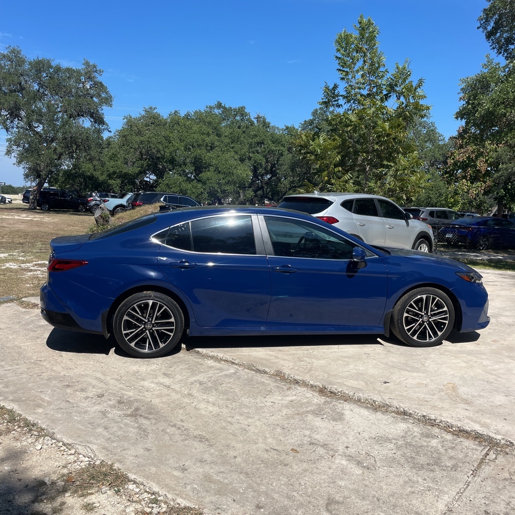 2025 Toyota Camry XLE photo 4