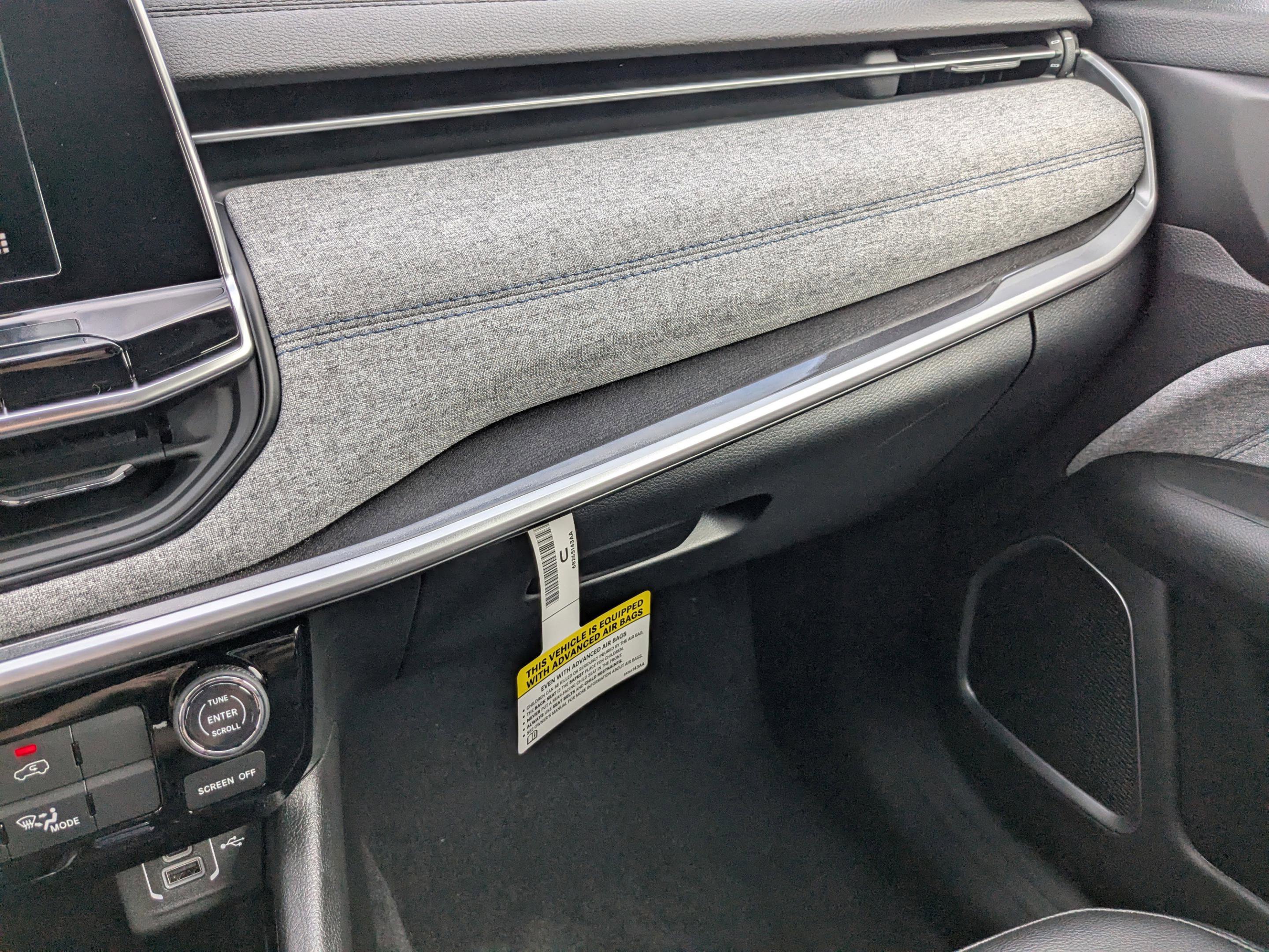 2025 Jeep Compass Latitude photo 57