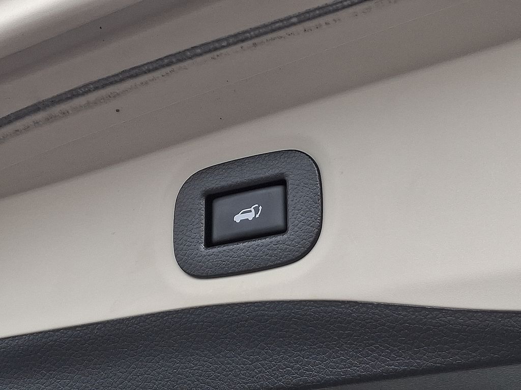2019 Nissan Rogue SV photo 27
