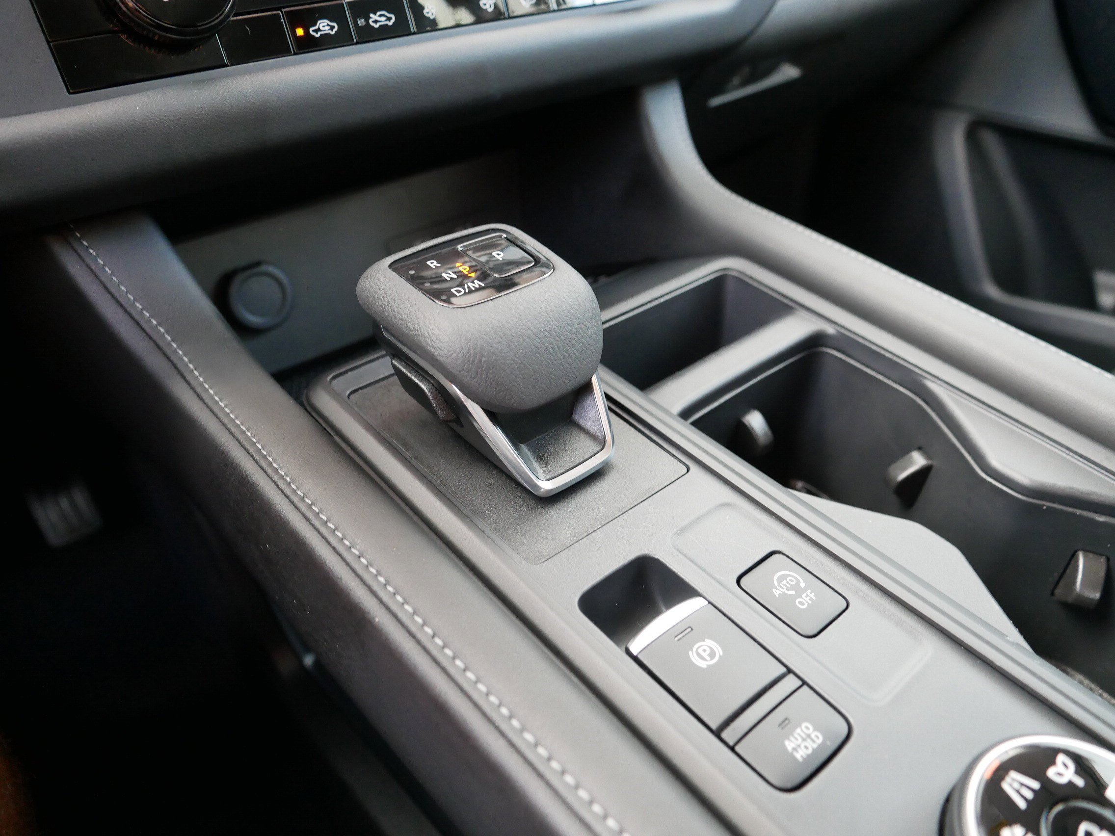 2024 Nissan Pathfinder S photo 19