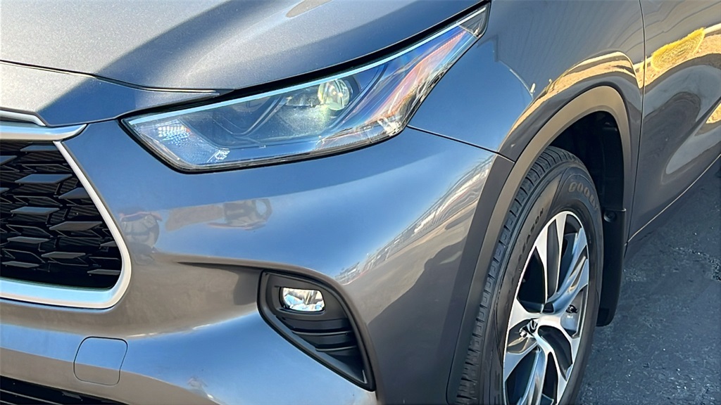 2022 Toyota Highlander XLE photo 3