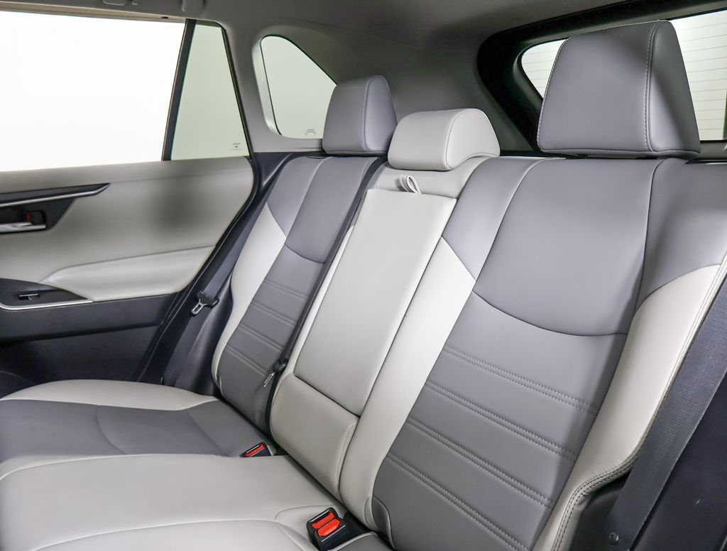 2021 Toyota RAV4 XLE Premium photo 13