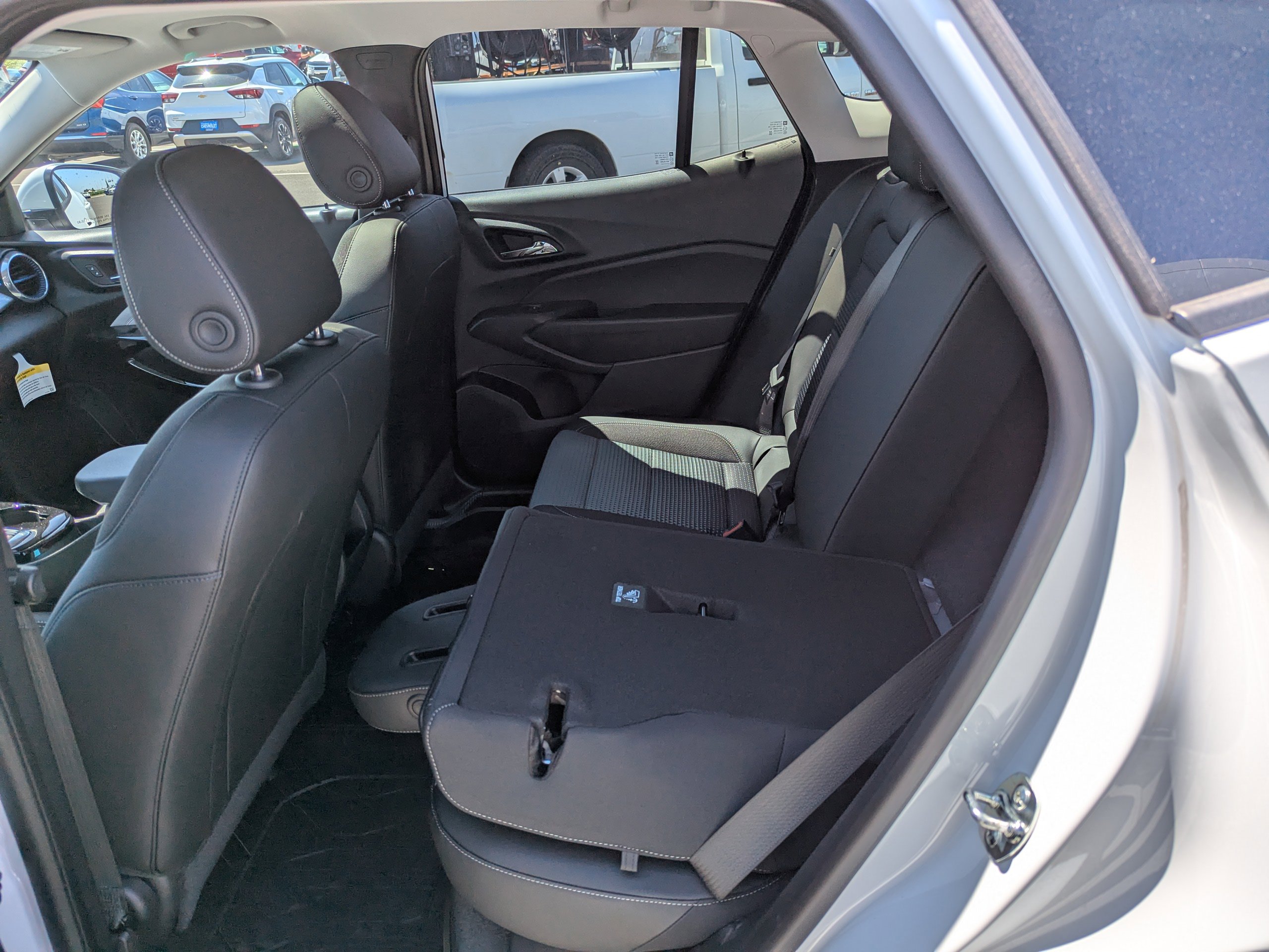 2025 Chevrolet Trax LT photo 28