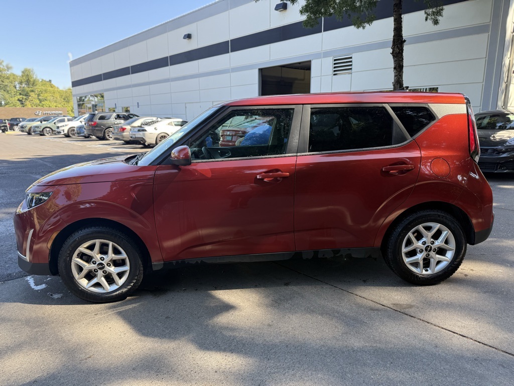 2023 Kia Soul LX photo 3