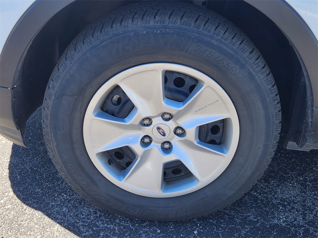 2014 Ford Explorer Base photo 4