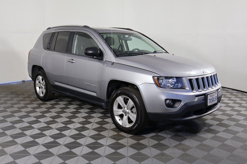 2015 Jeep Compass Sport photo 3