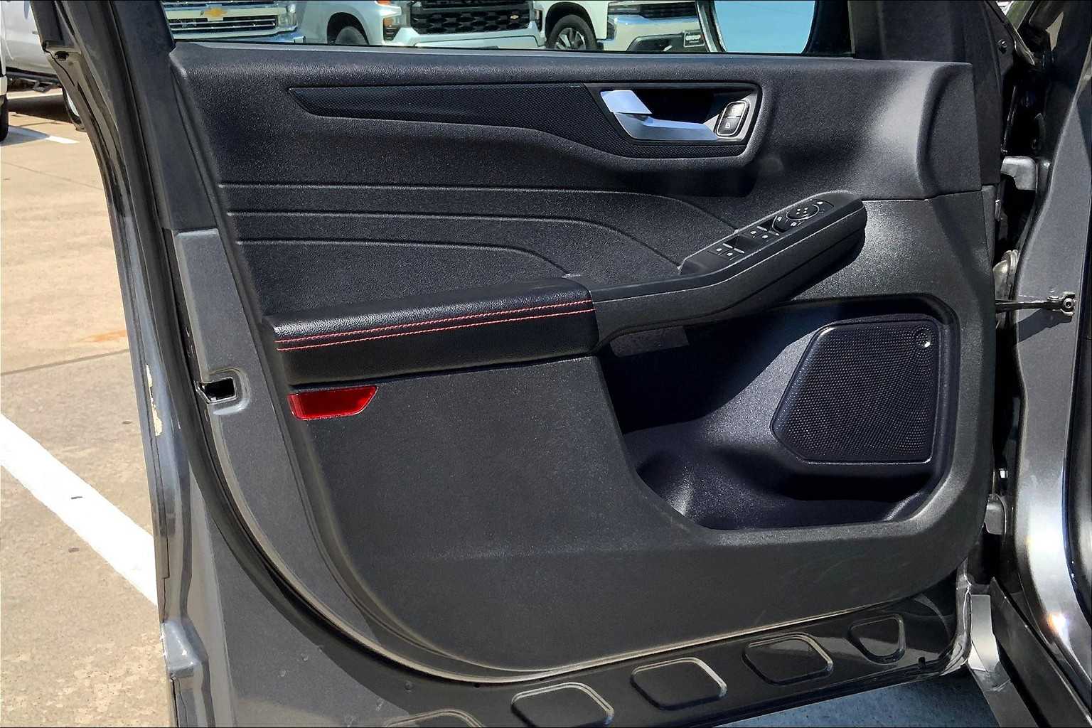 2024 Ford Escape ST-Line photo 18
