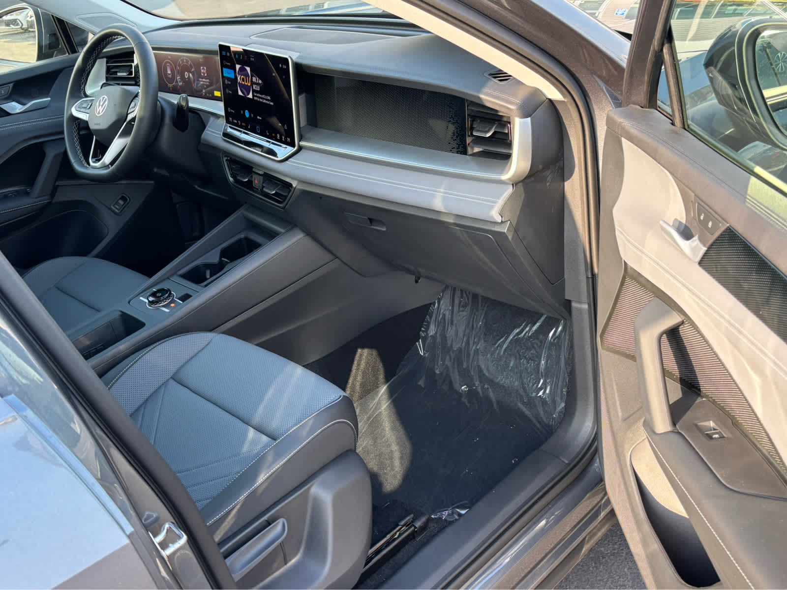 2025 Volkswagen Tiguan SE photo 19
