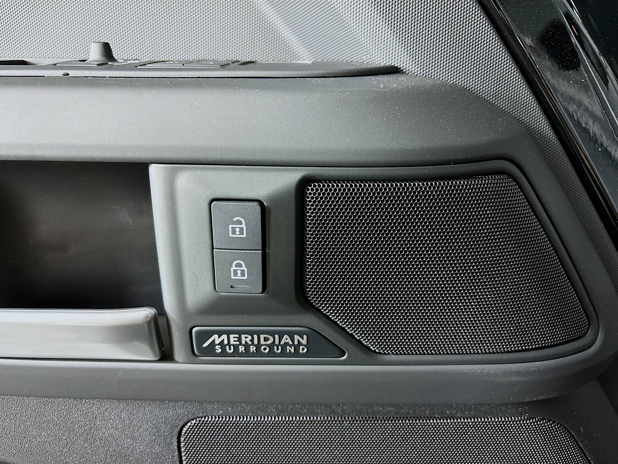 2025 Land Rover Defender 90 X-Dynamic SE photo 20