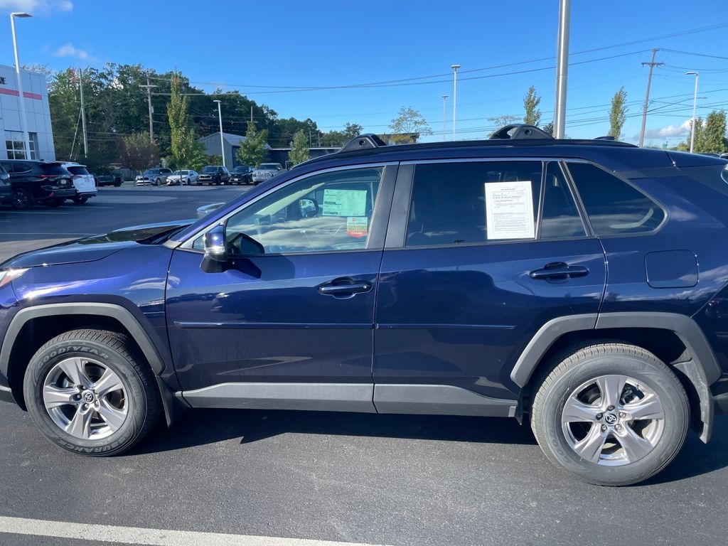 2023 Toyota RAV4 XLE photo 4