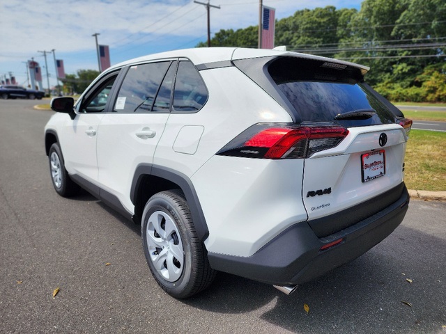 2025 Toyota RAV4 LE photo 4