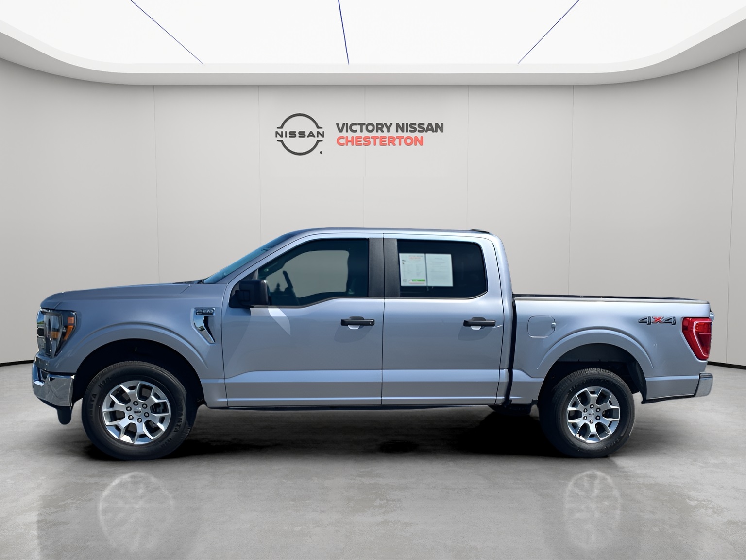 2023 Ford F-150 XLT photo 2