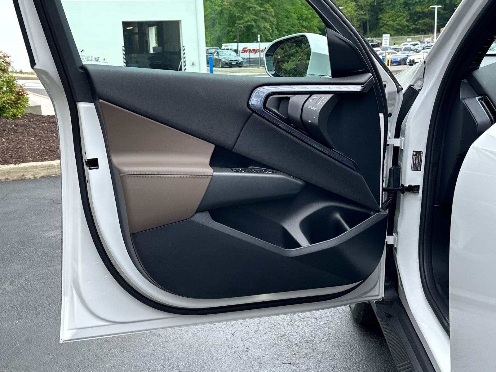 New 2025 Mineral White Metallic BMW 30 xDrive image 6