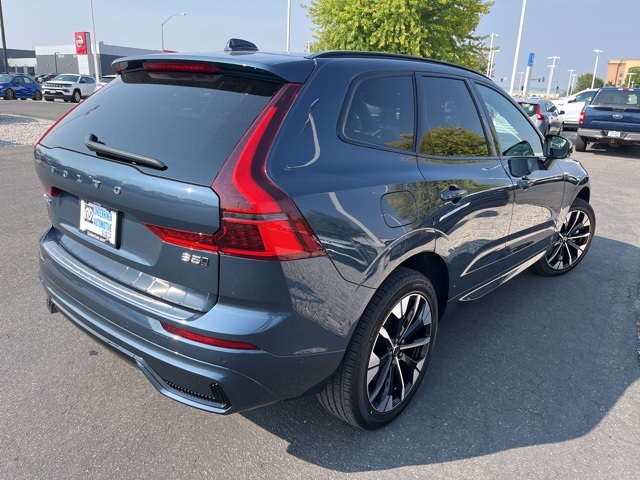 2026 Volvo XC60 B5 Plus photo 5