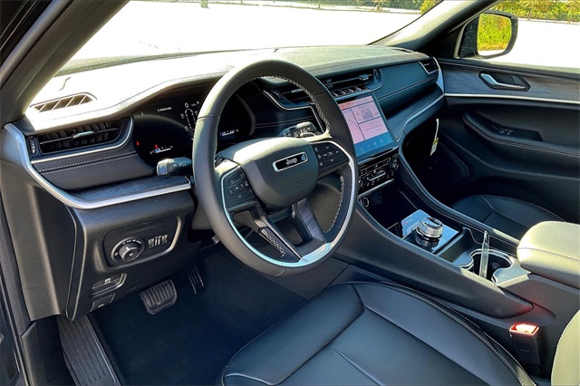 2025 Jeep Grand Cherokee Limited photo 4