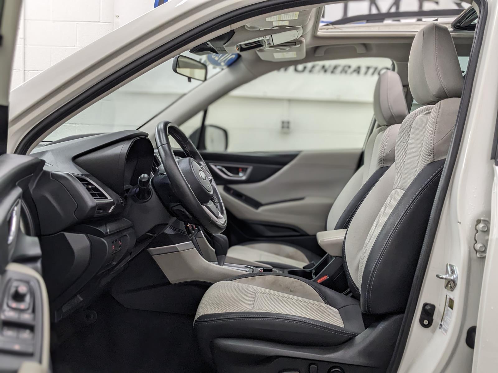 2023 Subaru Forester Premium photo 3