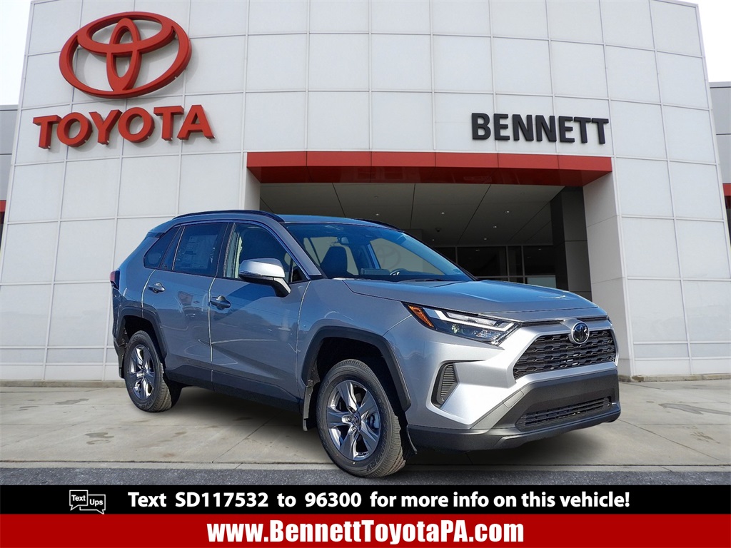 2025 Toyota RAV4 XLE's photo