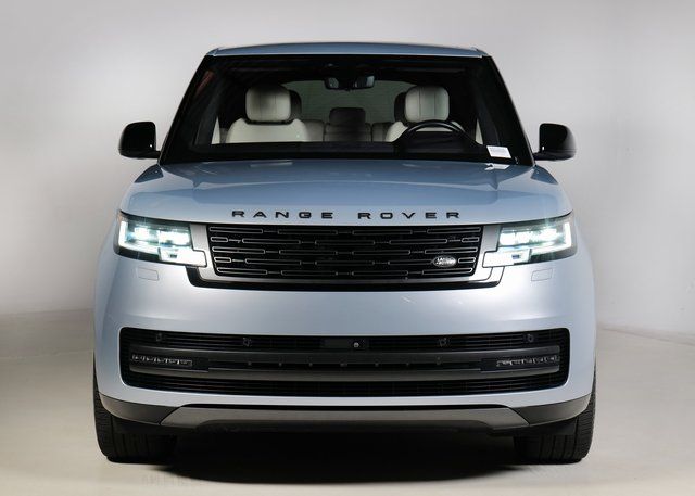 2023 Land Rover Range Rover SE photo 8