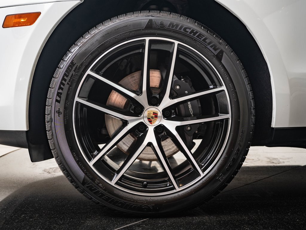 2024 Porsche Macan T photo 12