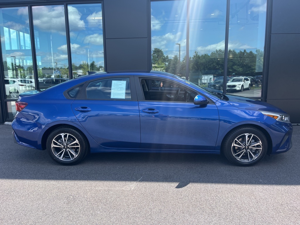 2023 Kia Forte LXS photo 3