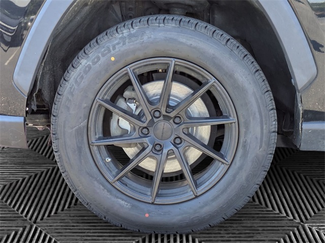 2019 Toyota RAV4 XLE photo 9