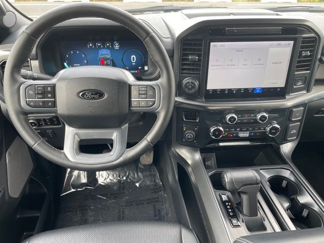 2025 Ford F-150 Lariat photo 3