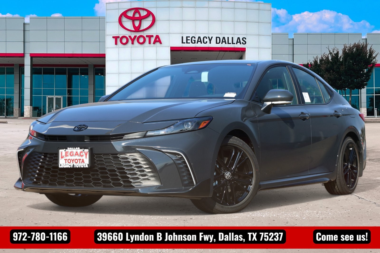 2026 Toyota Camry SE's photo