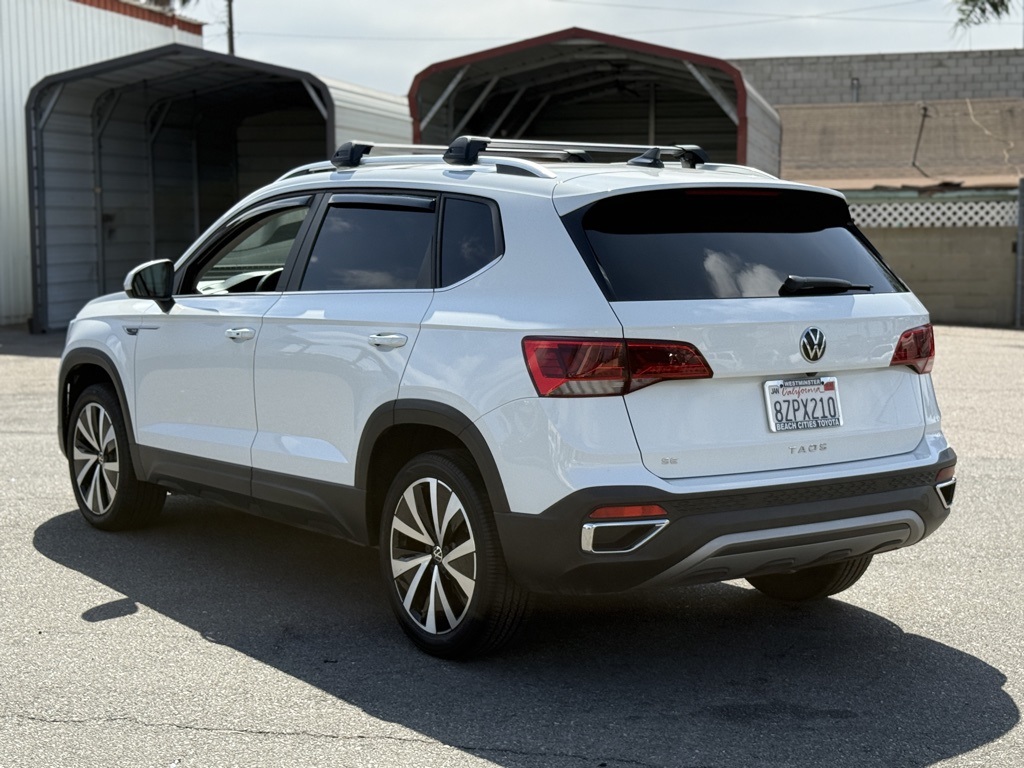 2022 Volkswagen Taos SE photo 3