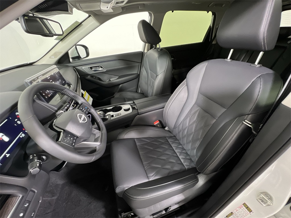 2026 Nissan Rogue Platinum photo 12