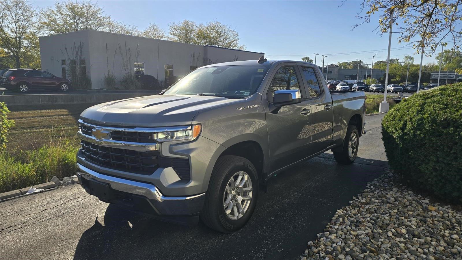 2023 Chevrolet Silverado 1500 LT photo 3