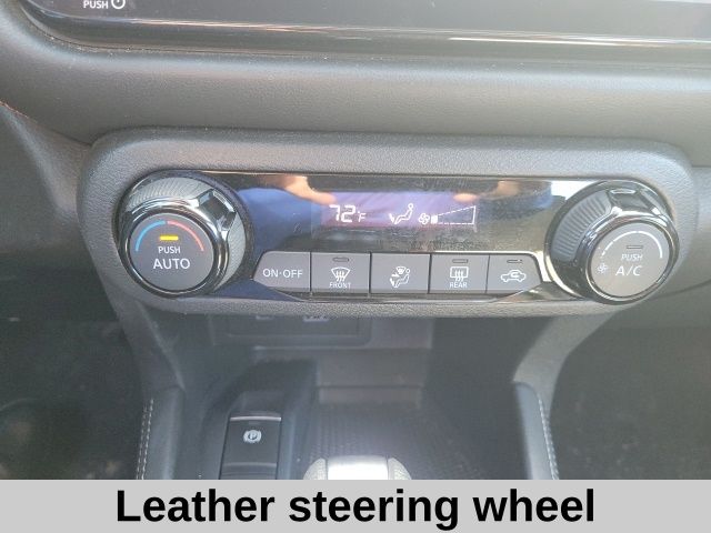 2024 Nissan Kicks SR photo 3