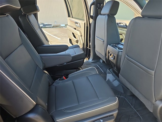 2025 Chevrolet Suburban Premier photo 11