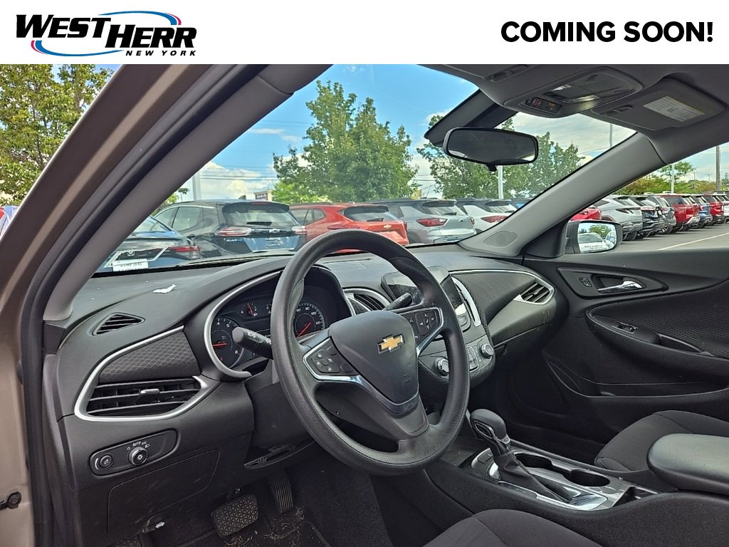 2022 Chevrolet Malibu photo 2