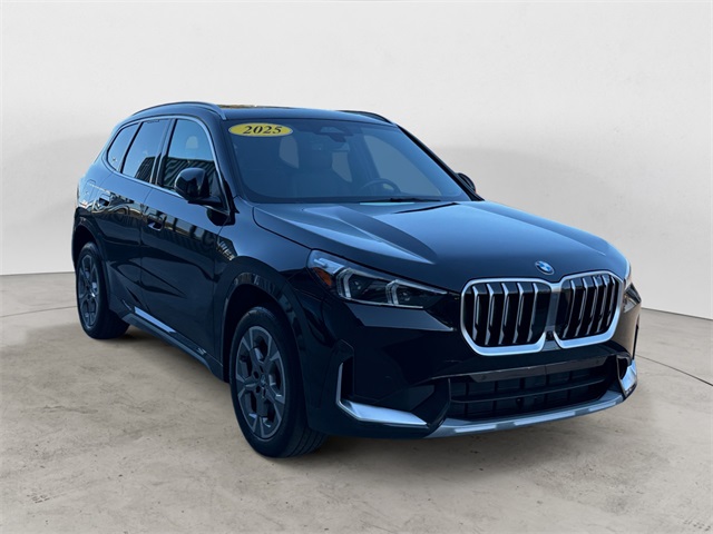 2025 BMW X1 28i's photo