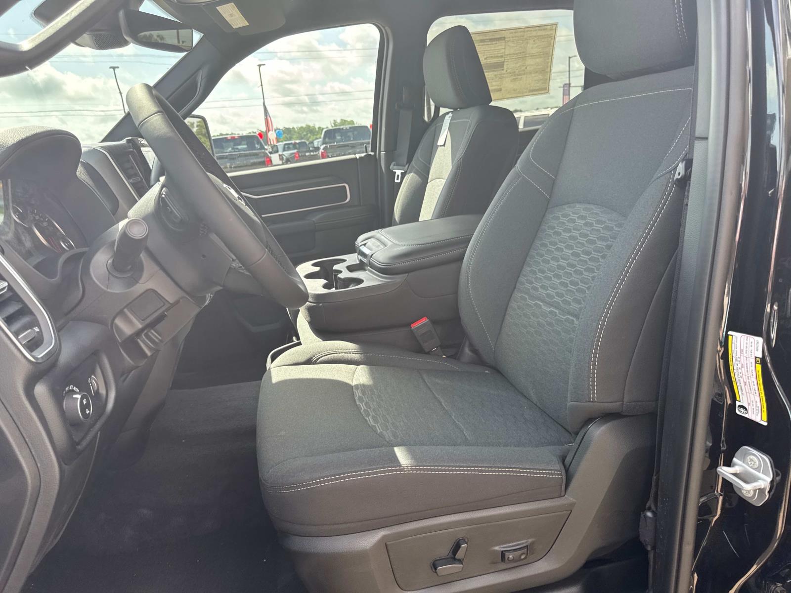 2025 Ram 2500 Big Horn photo 7
